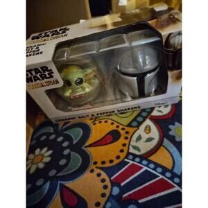 Star Wars Mandalorian The Child Baby Yoda Grogu Ceramic Salt & Pepper Shakers